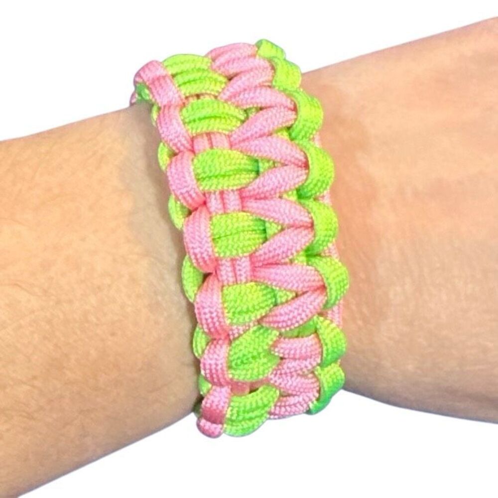 Handmade paracord bracelet